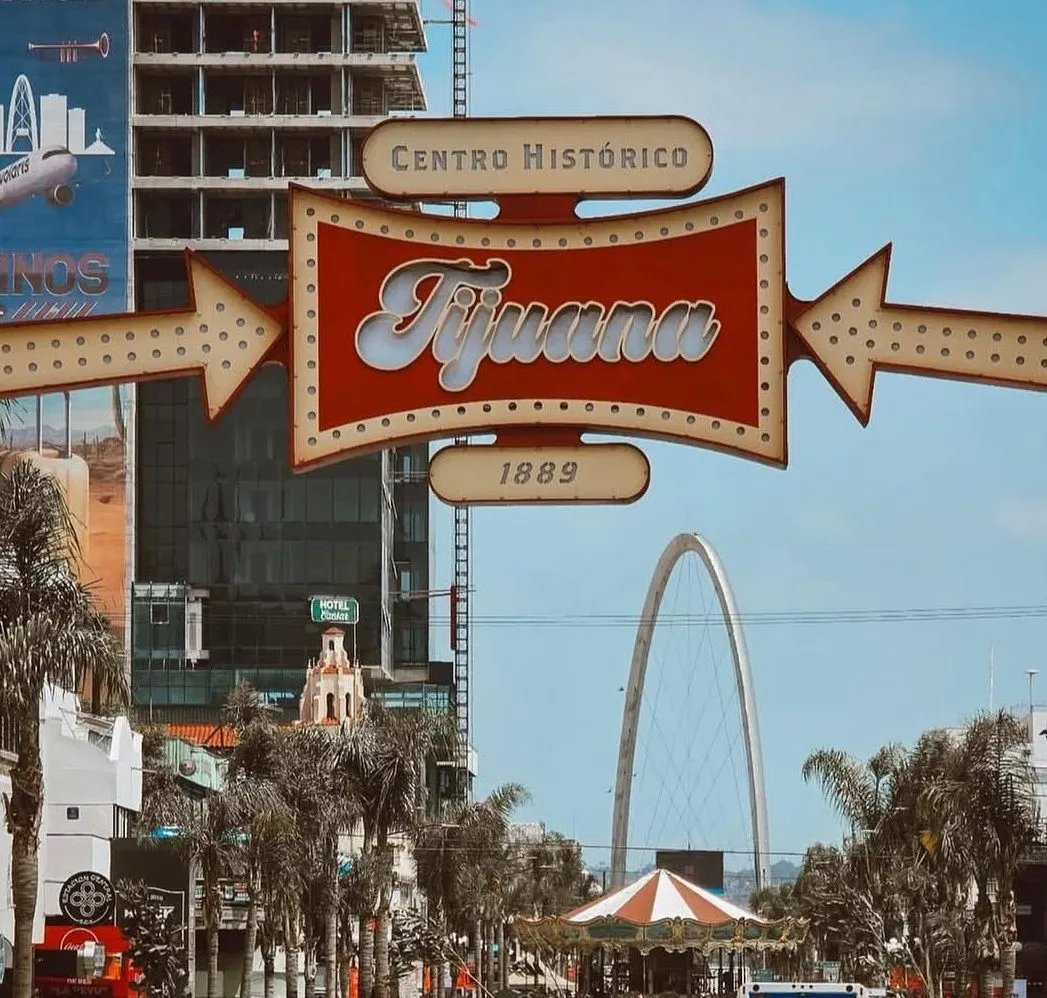 The Tijuana arch and the Pablito's hand-painted sign